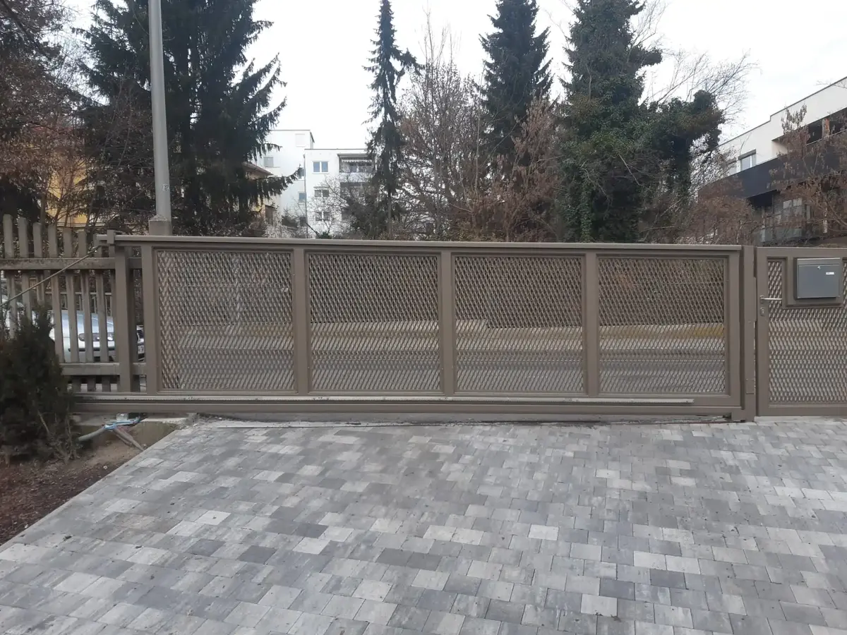 Einfahrtstore und Zaunanlagen Graz · Stahlbau Pittler